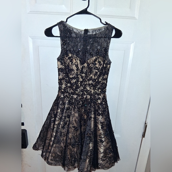 La Femme Dresses & Skirts - La Femme Beautiful black Prom/Party/Quinceanera  Lace Dress-size 00 NWOT